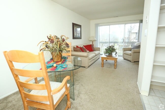 Building Photo - Clovertree Apartments