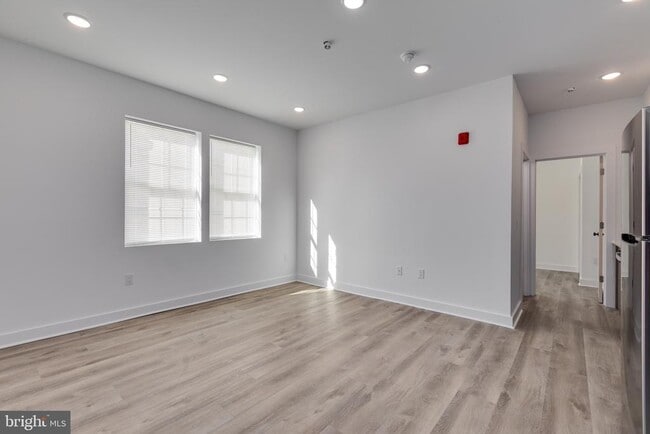 Photo - 715 W Cumberland St