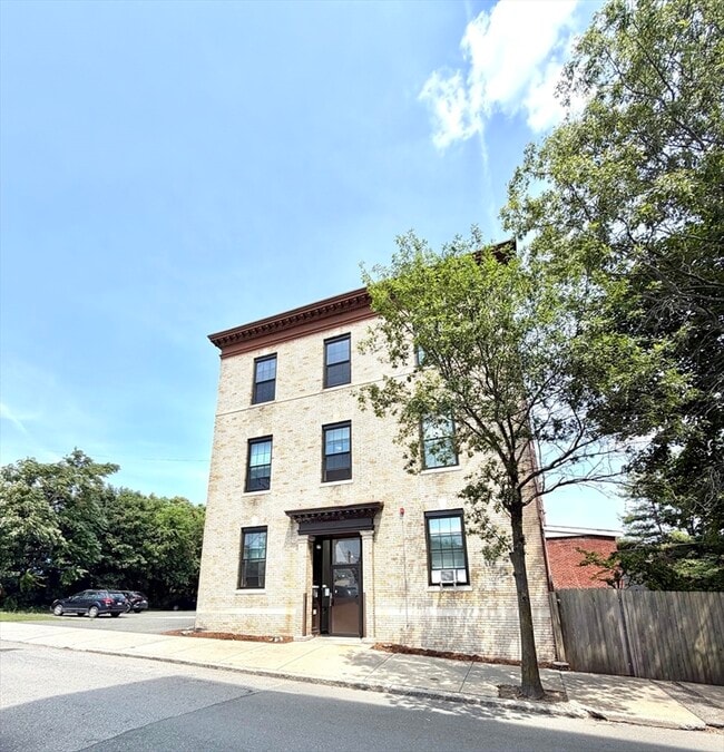 Building Photo - 50 Baldwin St Unit 10