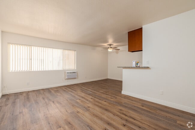 1BR, 1BA - 594SF - Living Room - El Conquistador Apartments