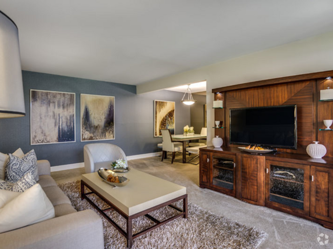 Living and Dining Areas - Lerner University Square Rental