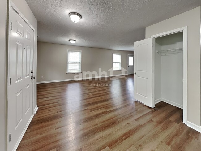 Photo - 2364 Blackthorn Dr