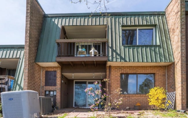 Photo - 707 Meadowview Ln