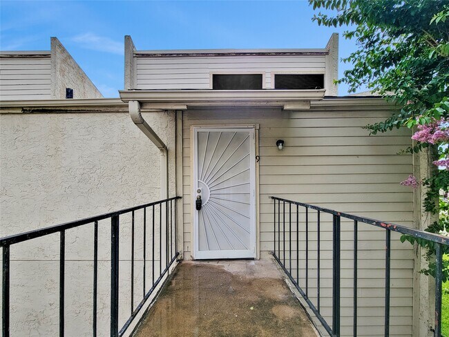 Photo - 10075 Westpark Dr Unit 9