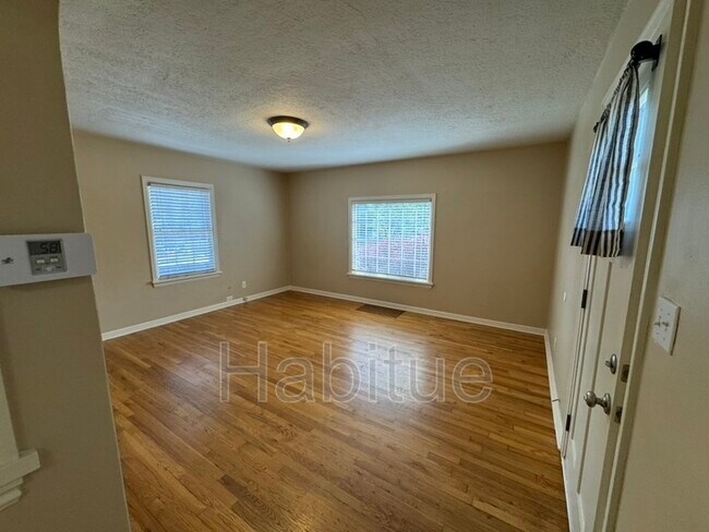 Photo - 1302 W Hays St