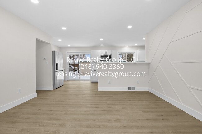 Photo - 32112 Pembroke St