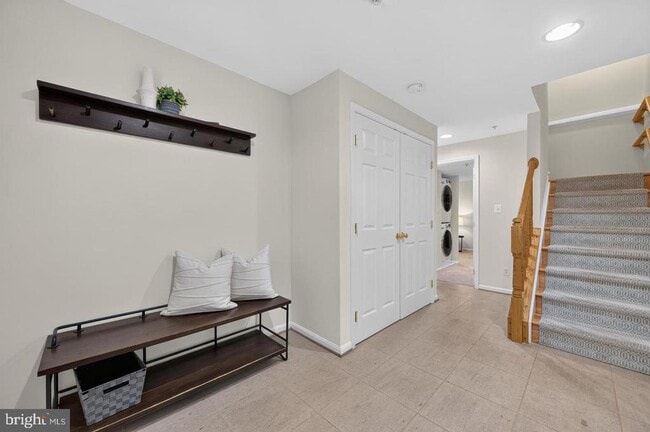 122 Sanborn Pl