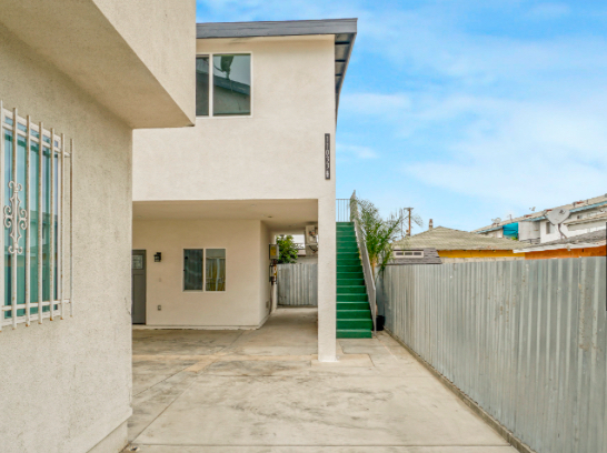 New 3 & 2 Bed Top and bottom units for rent - 11033 Burin Ave House