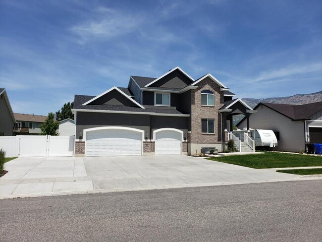 Building Photo - 42 E 1825 N