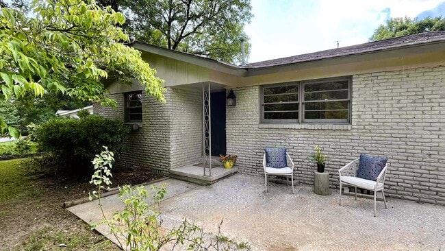 Photo - 204 Hillmoor Ln