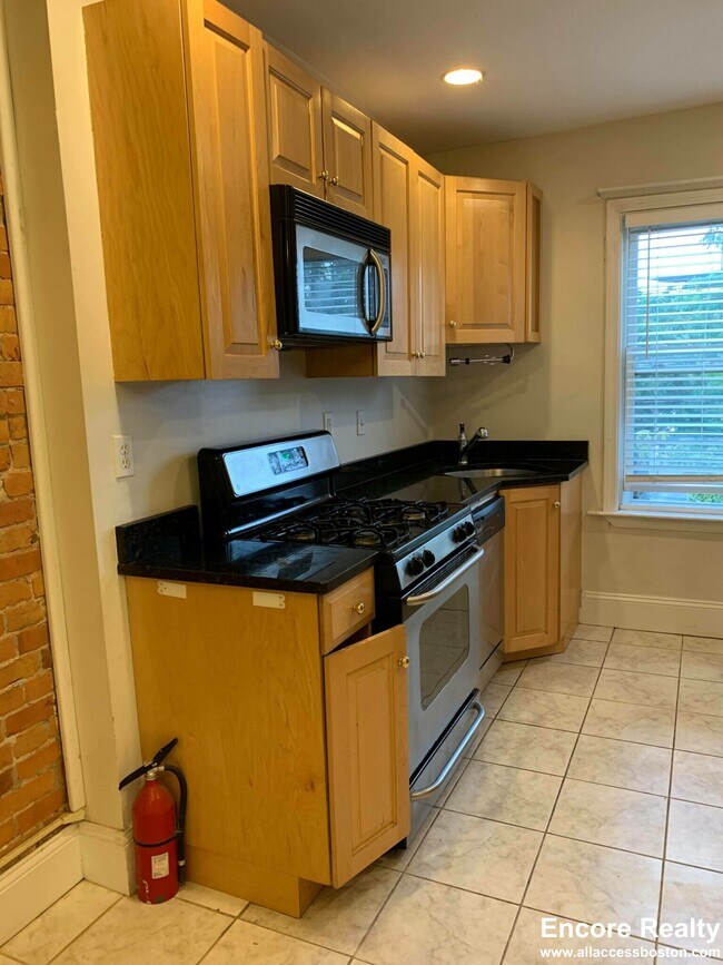 Building Photo - 23 Aspinwall Ave Unit 10