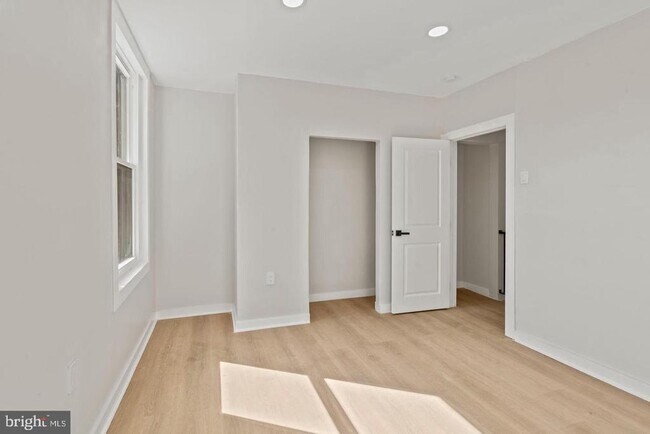 Photo - 2321 W Firth St