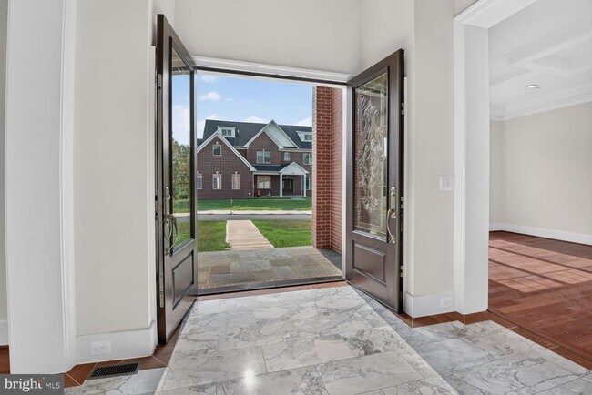 Photo - 13828 Travilah Rd