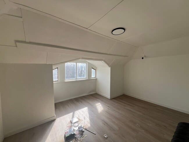 Photo - 616 McClellan St Unidad 9 (Upper)