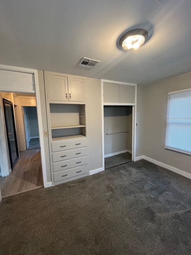 Photo - Beautiful upstairs 3 bed 1 bath apartment ...