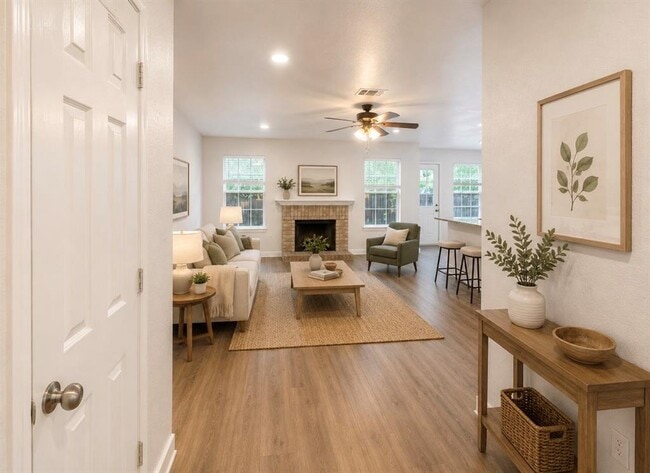 Photo - 1900 Woodland Dr