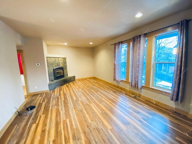 Photo - Dual-Level 3 BR - 2.5 BA Haven in Central Bend