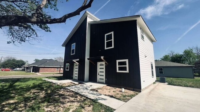 Building Photo - 1623 Seley Ave