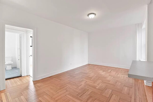 Building Photo - 825 Walton Ave Rental