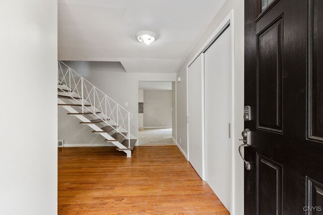 Building Photo - 117 Treeland Cir Rental
