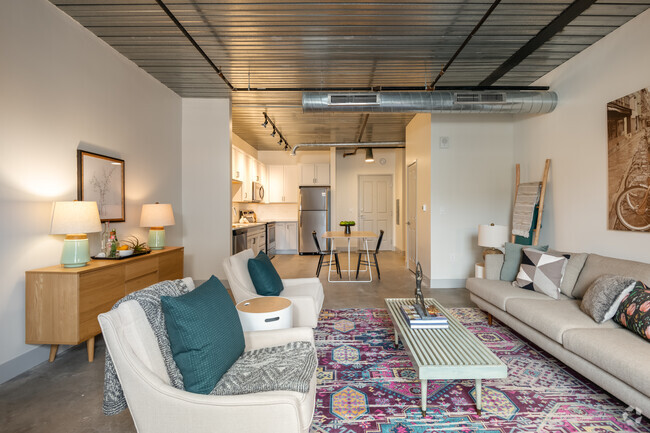 1 BR, 1 BA - 876SF
