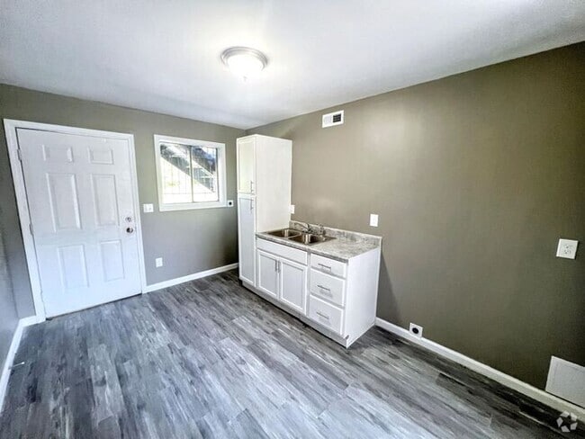 Building Photo - 7702 7th Ave S Unit c Rental