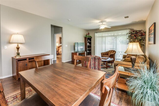 Photo - 203 Essex Ln