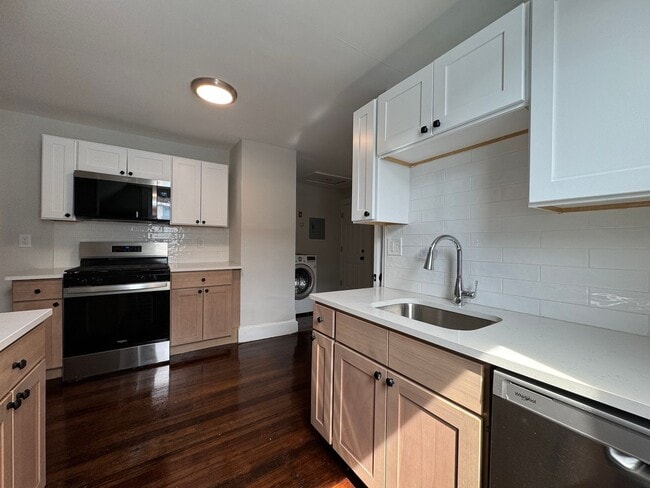 Building Photo - 47-49 Mead St Unit Apt 3