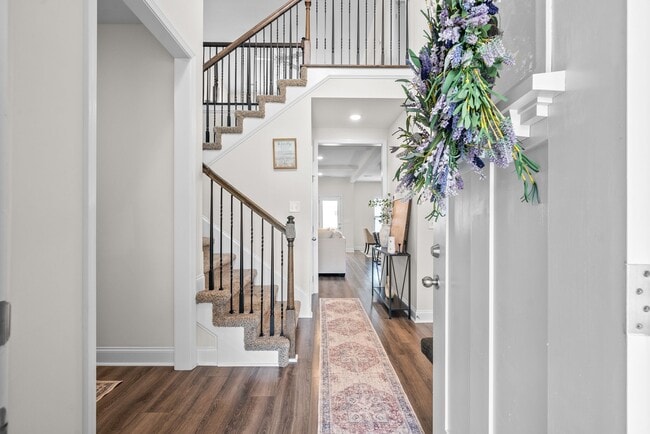 Photo - 525 Bloomington Trce