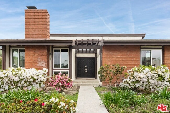 Building Photo - 1329 Avenida de Cortez