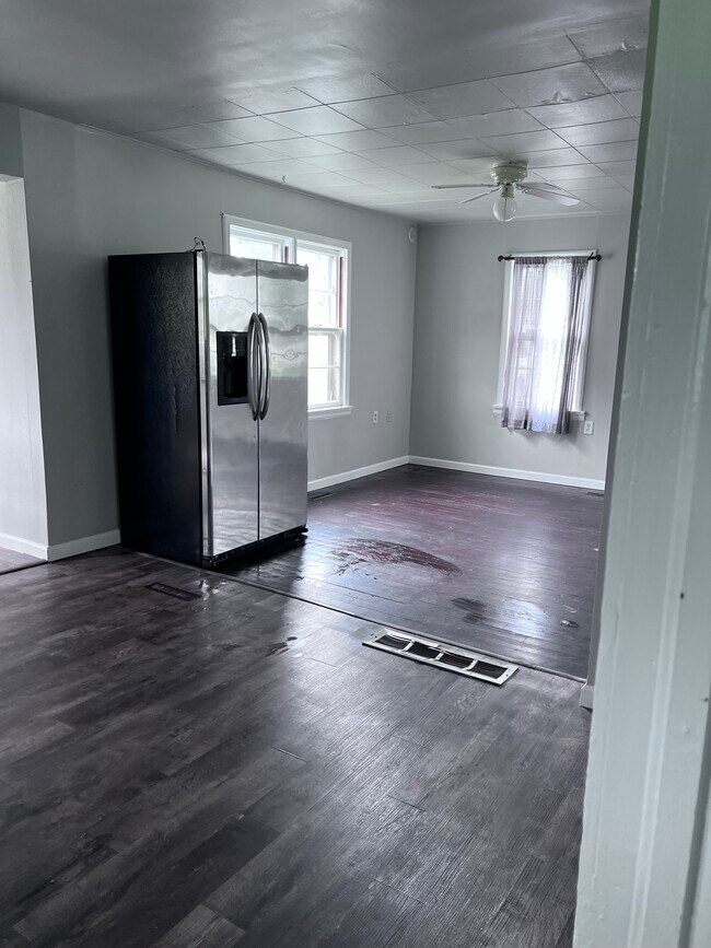 Photo - 639 S Main Ave