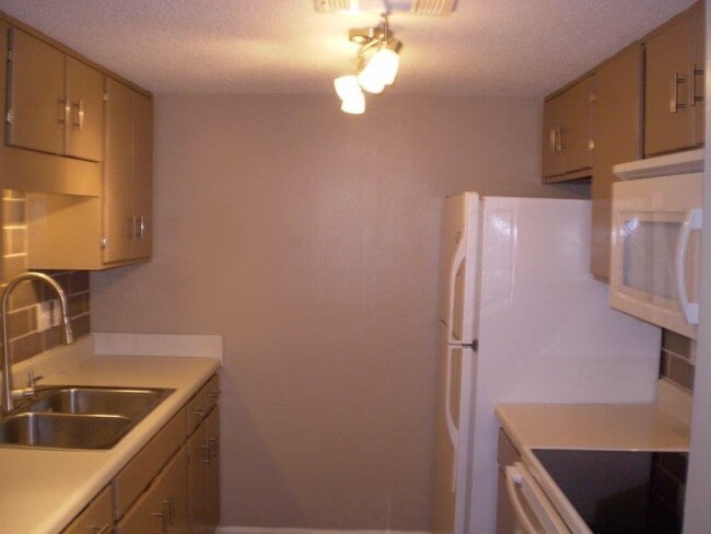 Photo - 510 E Gillespie St Unit E 28