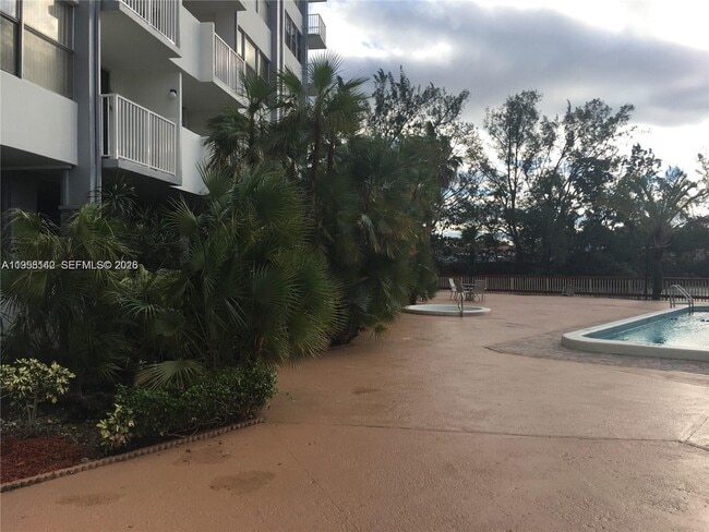 Building Photo - 1200 NE Miami Gardens Dr Unit 315W