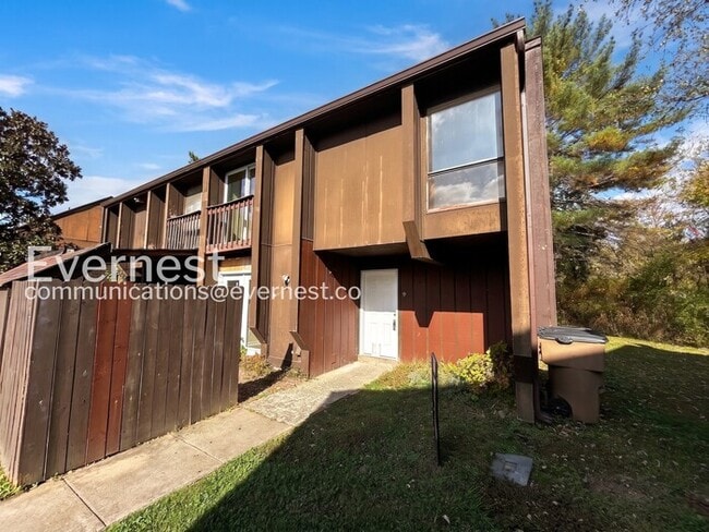 Building Photo - 9 Sycamore Ct