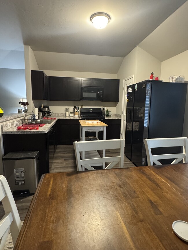 Photo - 1718 Carnley St