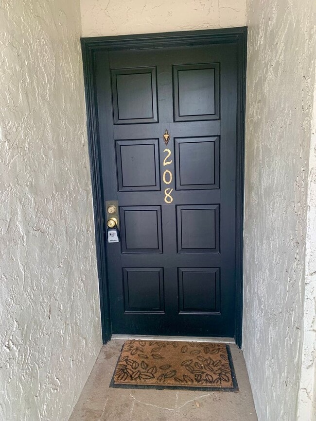 Westshore DistrictSouth Tampa Condo Unit 208 Condo for Rent in Tampa