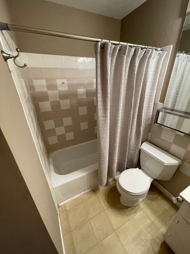 Photo - 125 Twin Oaks Dr Unit 125 twin oaks 301