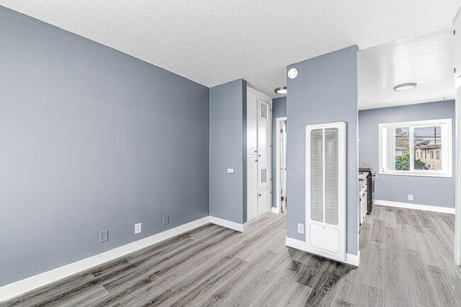 Photo - 210 E 29th St Unidad 12