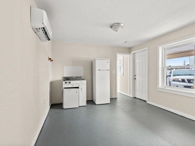 Photo - 205 E Main St Unit 05