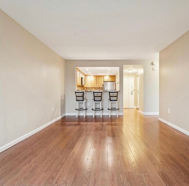 Building Photo - 2001 Hamilton St Unit 1207