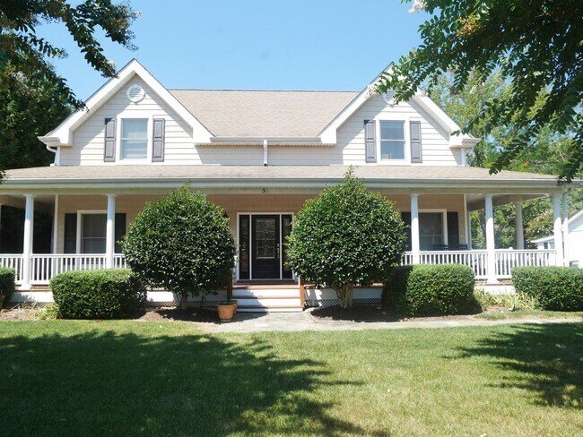 Building Photo - Elegant Coastal Home with Spacious Layout ...