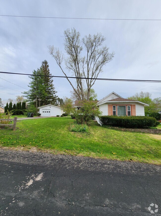 Building Photo - W1023 Golden Glow Rd Rental