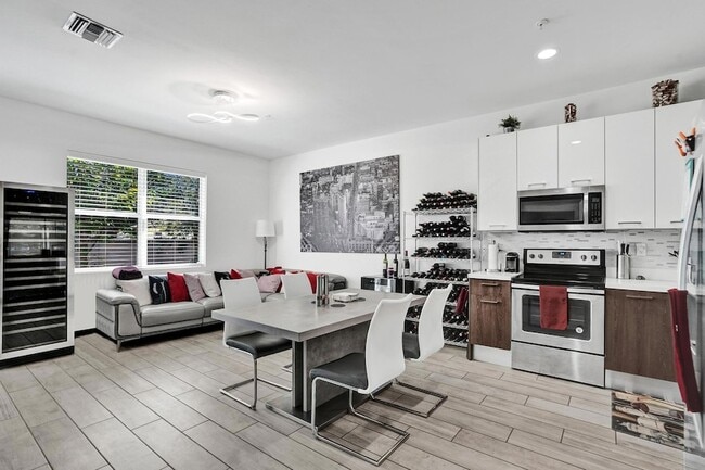 Photo - 480 NE 35th Ct Unit 2