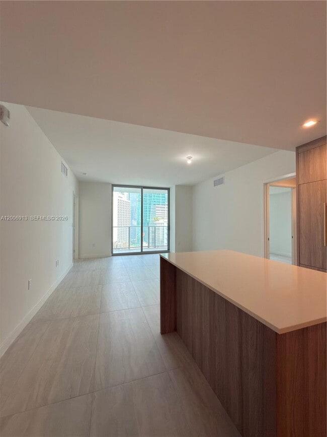 Photo - 77 SE 5th St Unidad 1602