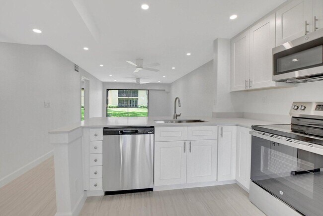 Building Photo - 3939 NE 5th Ave Unit A107 Rental