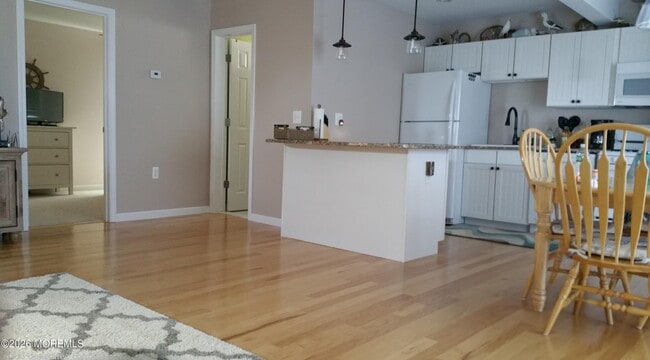 41 Albert Dr