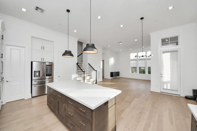 Building Photo - 4005 Woodshire Vlg Ests