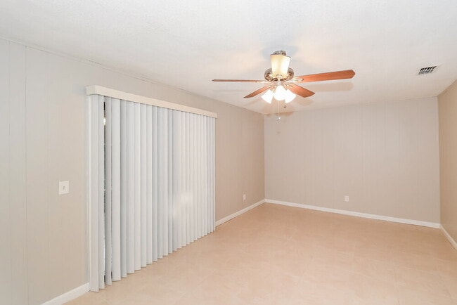Photo - 2532 White Horse Rd W