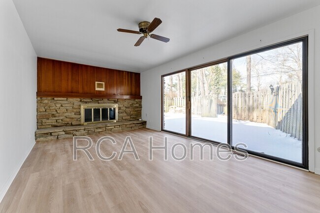 Photo - 423 Jenny Ln