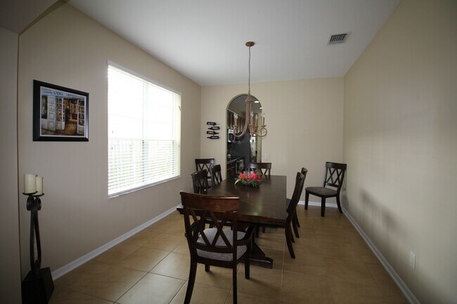 Photo - 5823 Butterfield St